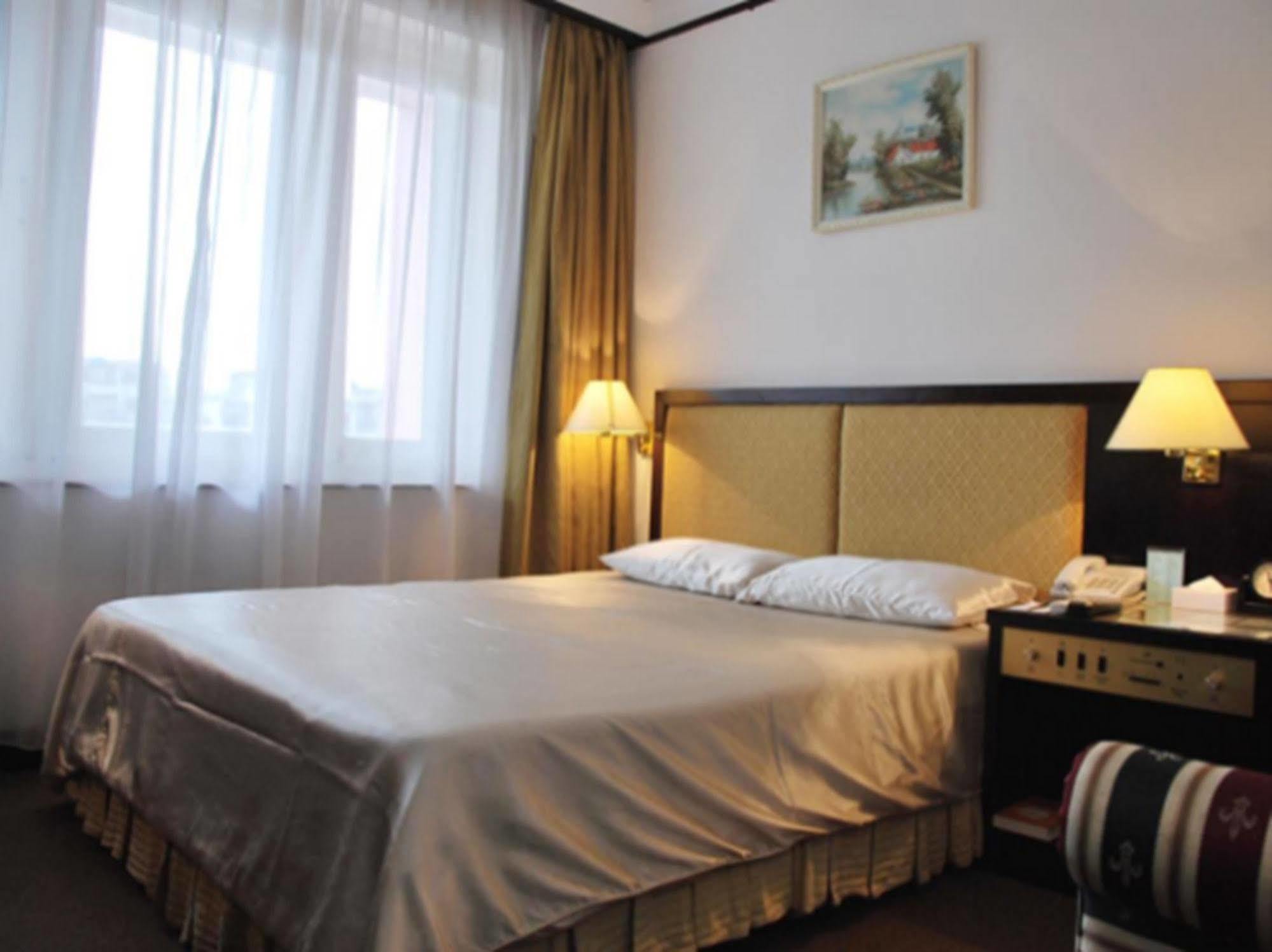 Capital Garden Hotel Ханой Экстерьер фото