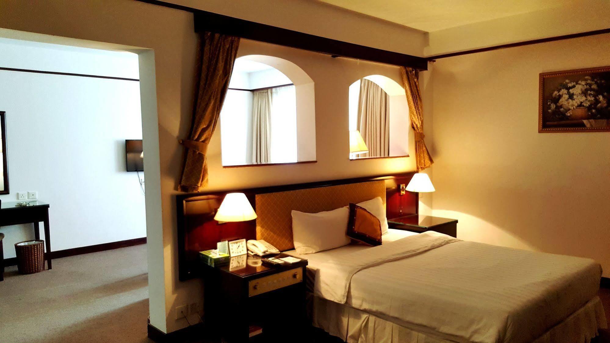 Capital Garden Hotel Ханой Экстерьер фото